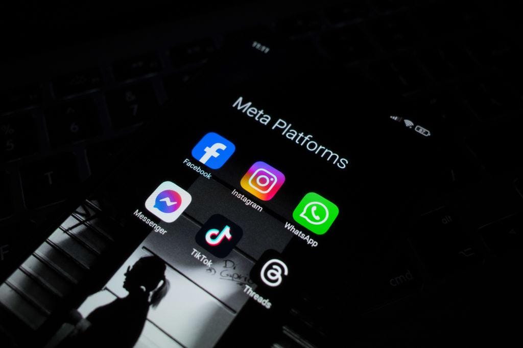 França estabelece proibição de redes sociais para menores de 15 anos