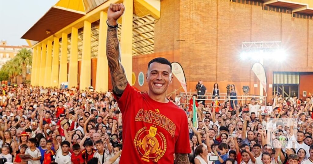Pedro Porro celebra conquista mundial com regresso emocionante às origens