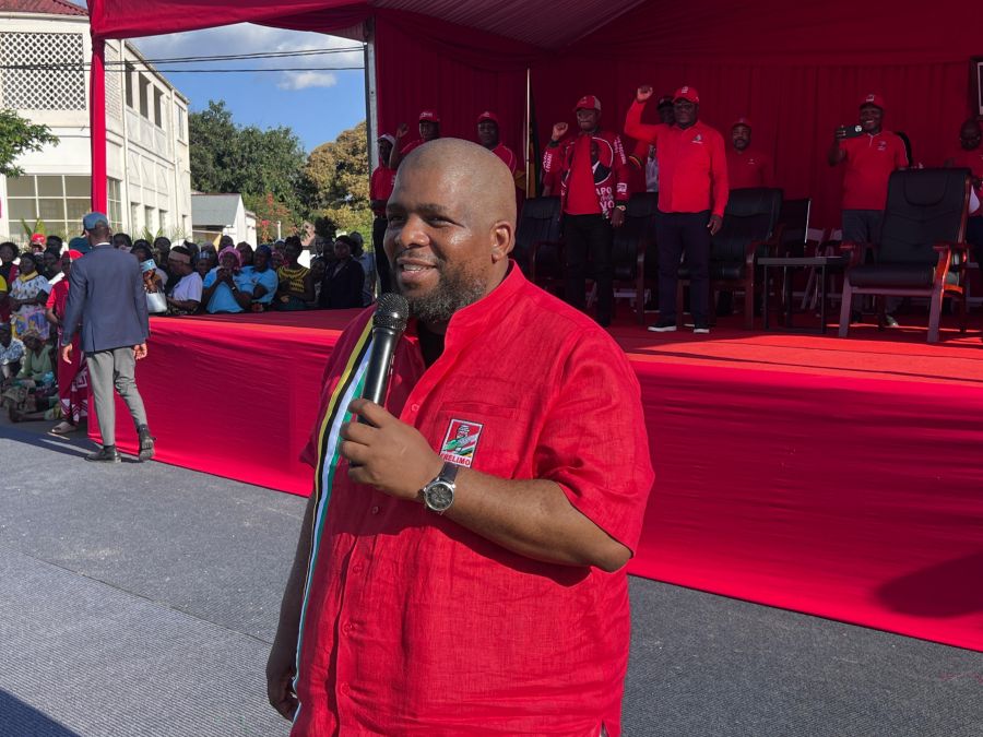 Secretário-Geral da Frelimo, Chakil Aboobacar, em atividade política.