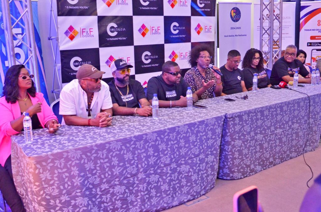 Artistas e músicos reunidos para o Festival Nostalgia em Maputo
