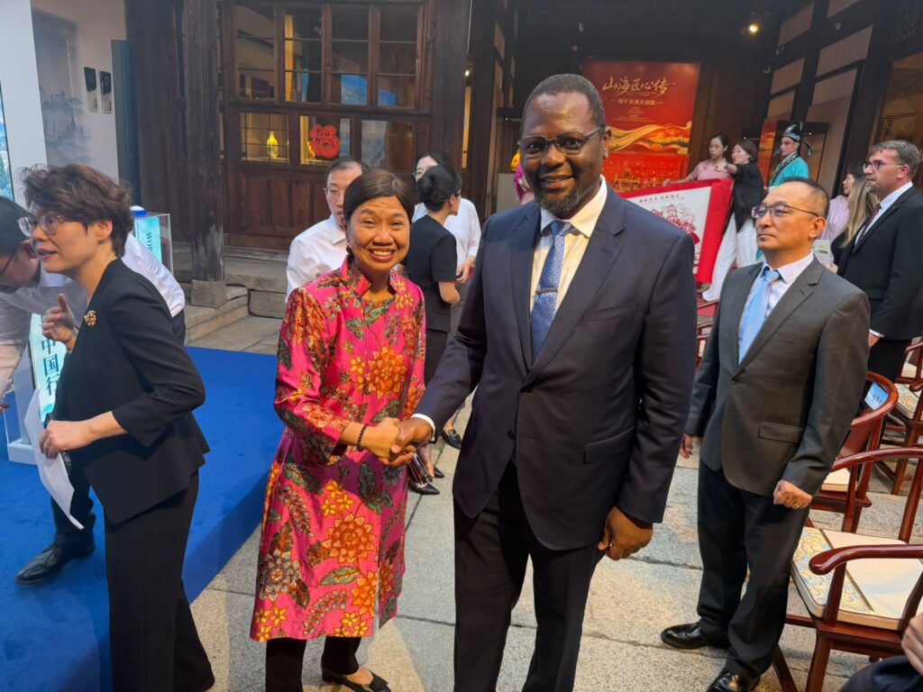 Rasaque Manhique durante evento internacional na China
