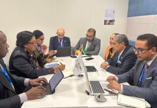 Representantes do Governo e do BADEA durante a assinatura de um acordo de financiamento para o desenvolvimento de…