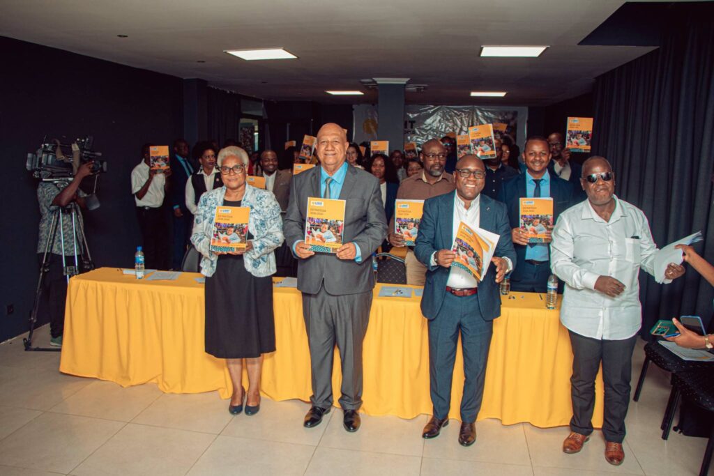 Representantes da organização Light for the World durante o lançamento do plano estratégico.