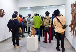 Exposição de obras de arte em galeria