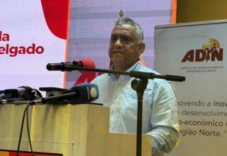Ministro da Planificação e Desenvolvimento, Salim Valá, durante um encontro com a sociedade civil