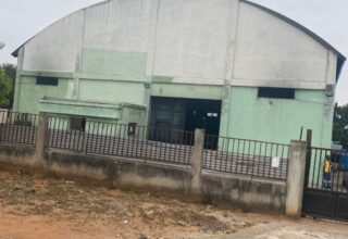 Instalações da fábrica de panelas One King durante a fiscalização da IGSAE em Nampula.