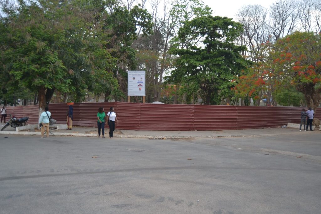 Vista do Jardim-Parque Popular em Nampula onde decorriam as obras da Praça do Metical