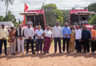 Tractores entregues pelo Conselho Municipal da Matola para a gestão de resíduos sólidos.